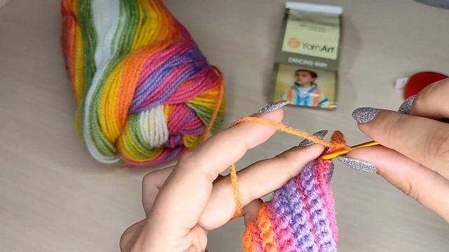 Шапка крючком из секционной пряжи. Как из одного мотка у меня получились 2 аксессуара. смотреть онлайн