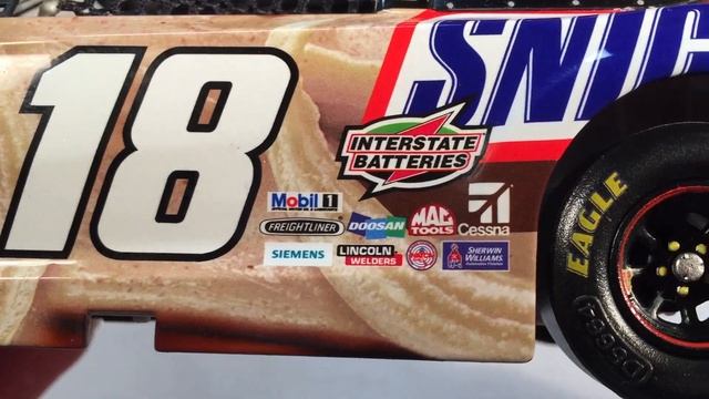 Review: 2019 Kyle Busch #18 Snickers Creamy Toyota Camry 1/24 NASCAR Diecast смотреть онлайн