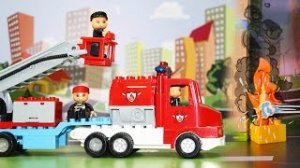 Видео для детей с игрушками - Пожарные машины тушат пожар..mp4