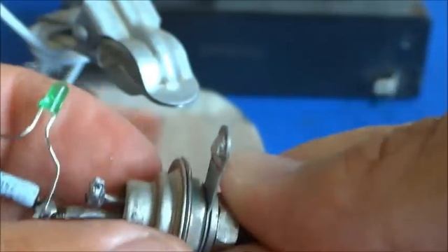 ? Индикатор Заряда Аккумулятора из Старого Тиристора смотреть онлайн