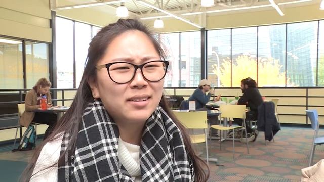 Syracuse Locals, University Students React to New iPhone X Release смотреть онлайн