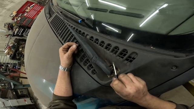 FORD SUPER DUTY Wiper Arm REMOVAL! No Tools 30 Seconds