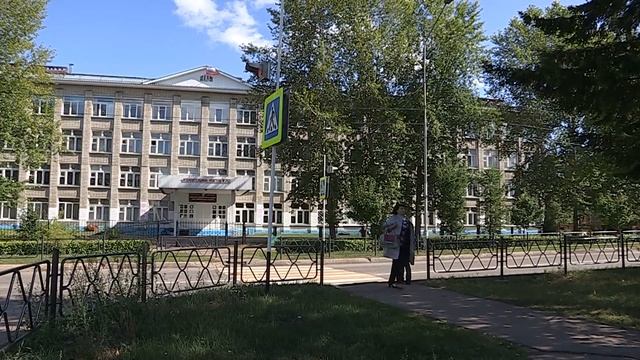 Начинающий водитель сбила ребенка на пешеходном переходе и скрылась с места аварии. смотреть онлайн