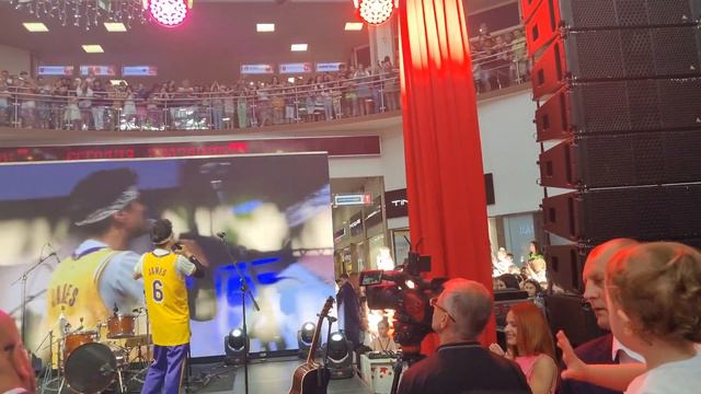 ХАБИБ ИГРАЕТ НА ГИТАРЕ И ПОЁТ ЯГОДУ МАЛИНКУ! РОЗЫГРЫШ БАНДАНЫ! ПЕСНЯ "ГРУСТИНКА"!!! смотреть онлайн