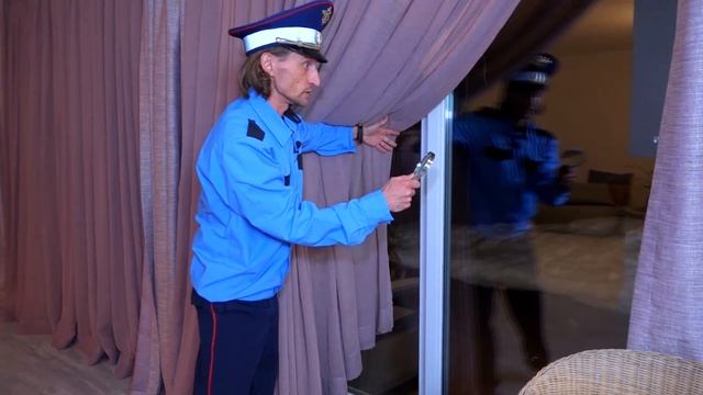 Экстремальные Прятки От Охранника В Огромном Доме ! смотреть онлайн