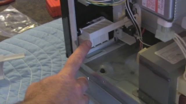 Whirlpool Gold Microwave - door latch repair смотреть онлайн