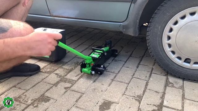 Подкатной гидравлический домкрат 2 т AT43223 смотреть онлайн