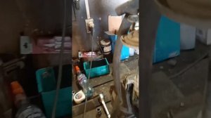 Замена пыльников на передних стойках амортизатора на Рав 4.