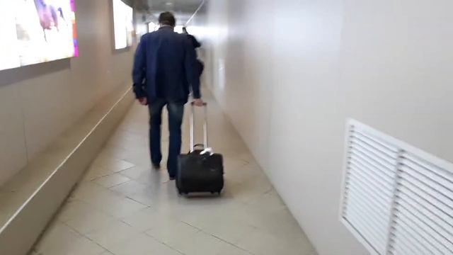 Прилетел в Уфу, иду на выход