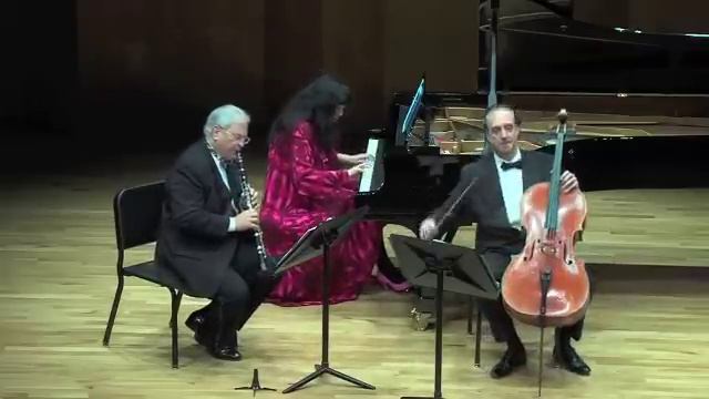 Beethoven:Trio in B-Flat Major, op. 11 I. Allegro con brio смотреть онлайн
