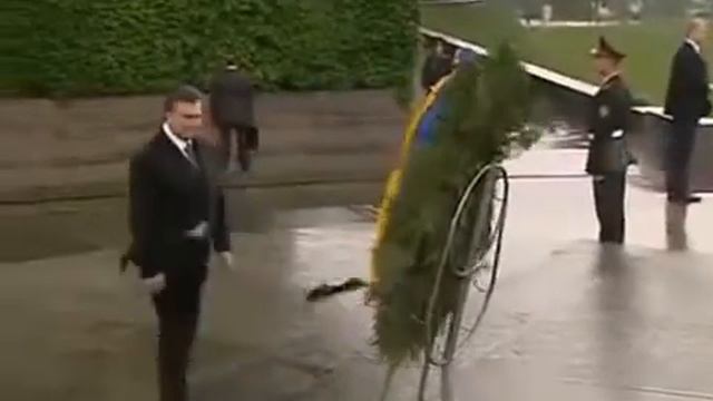 ВИКТОР ЯНУКОВИЧ. ЗАБЫВАЮ ОБО ВСЕМ смотреть онлайн