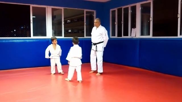 Judô Exame de Faixa aspirante Cinza João Guilherme - Walter Russo смотреть онлайн