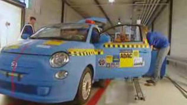 Crash-test - Audi Q7 vs Fiat 500 смотреть онлайн