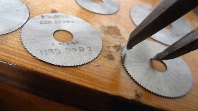 Заточка маленьких фрез Р6М5 смотреть онлайн