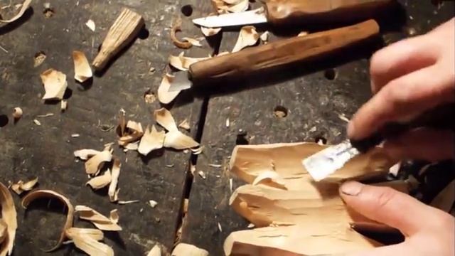 Скульптура пикирующий атакующий сокол. Резьба по дереву. Sculpture of a diving Falcon. Woodcarving смотреть онлайн