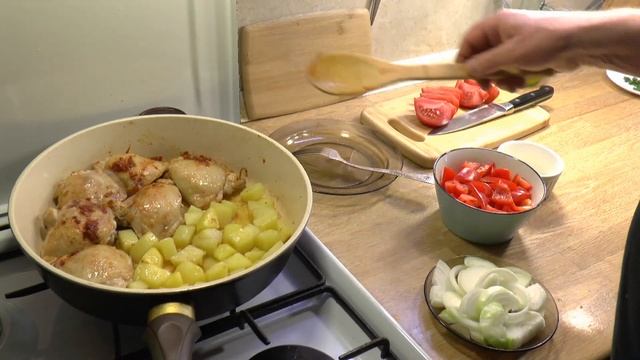 Рагу из куриных бёдер и роскошных овощей | Замечательно! смотреть онлайн