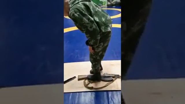 Разборка сборка Автомата Калашникова ногами ??⭐ смотреть онлайн