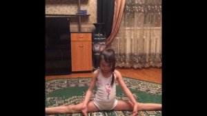 Как сесть на шпагат. Советы юной гимнастки.