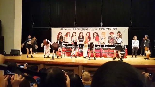 TWICE doing the iconic eagle dance смотреть онлайн