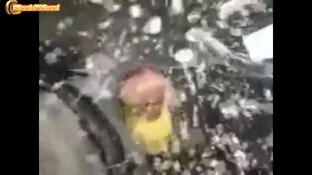 2006 Chrysler 300C CRASH TEST смотреть онлайн