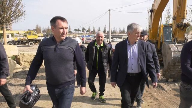 Хизри Абакаров проинспектировал ход строительства самого большого мультимедийного фонтана в России смотреть онлайн