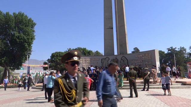 8 Мая. Памятник воинам. Худжанд. Таджикистан. смотреть онлайн