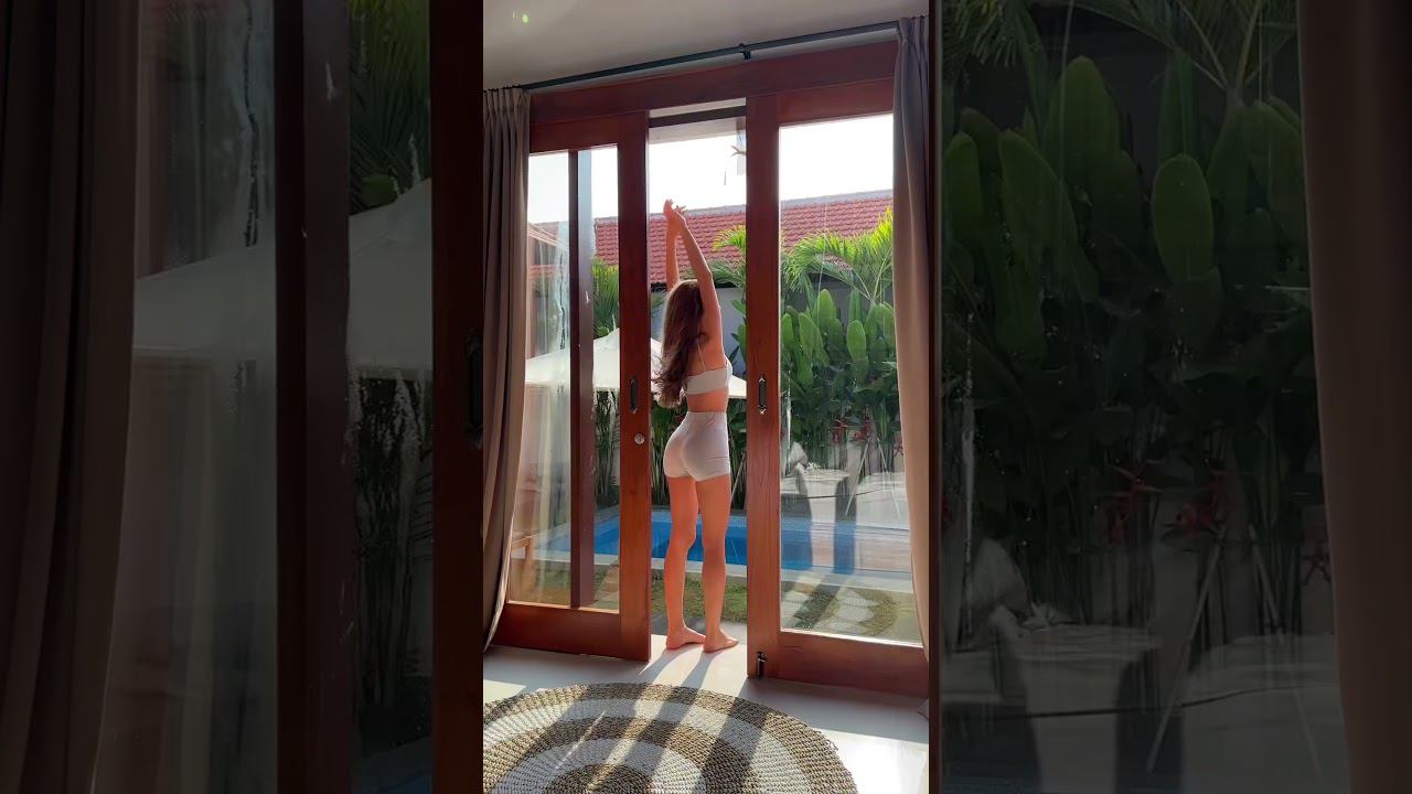 обычный день из жизни красивой женщины смотреть онлайн