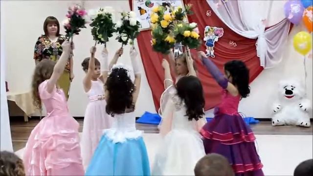"Танец с цветами" в детском саду смотреть онлайн