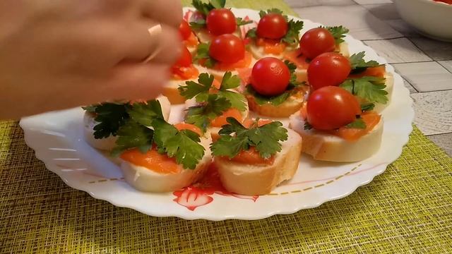 Бутерброды "Божьи коровки" / Такая закуска украсит любой праздничный стол! смотреть онлайн