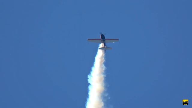 Aerobatic Eagle - Smoke & Sound - Aerobatics & Live Piano - Martin Graef смотреть онлайн