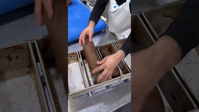 Быстрый взгляд на повседневную суету нашей пекарни! Каждый дюйм нашей площади в 11 000 квадратных фу смотреть онлайн