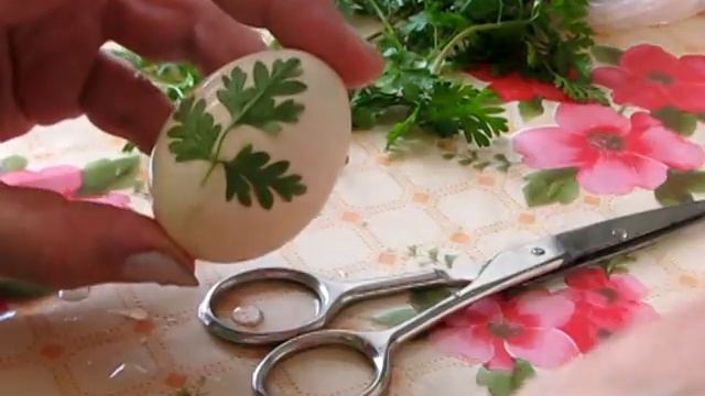Как покрасить яйца с узорами? смотреть онлайн