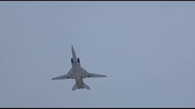 Су-35 отбили Ту22М3 от истребителей НАТО смотреть онлайн