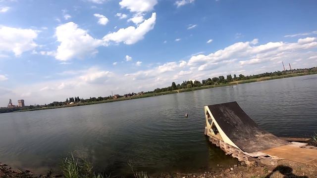 СМЕЛЫЙ Новичек На БМХ Хотел Прыгнуть В Воду Но Не Рассчитал.... смотреть онлайн