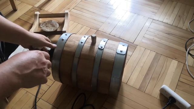 Подготовка дубовой бочки, вымачивание, покрытие воском. смотреть онлайн