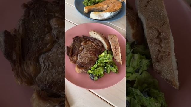 Стейк из говядины и лосося на гриле! ?? Промо на Мультигриль Delonghi CGH1130DP? смотреть онлайн