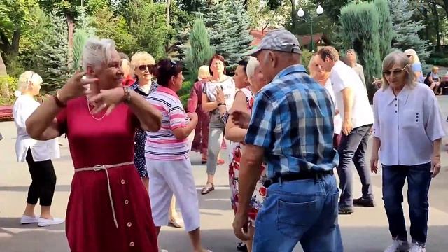 Я ОБНИМУ ТЕБЯ ЗА ПЛЕЧИ! ТАНЦЫ ХАРЬКОВ УКРАИНА АВГУСТ 2023 #kharkiv #dance смотреть онлайн