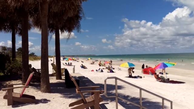 США. Сегодня вода в море бирюзового цвета. смотреть онлайн