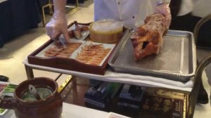 Утка по пекински, подача в Китайском ресторане Максим