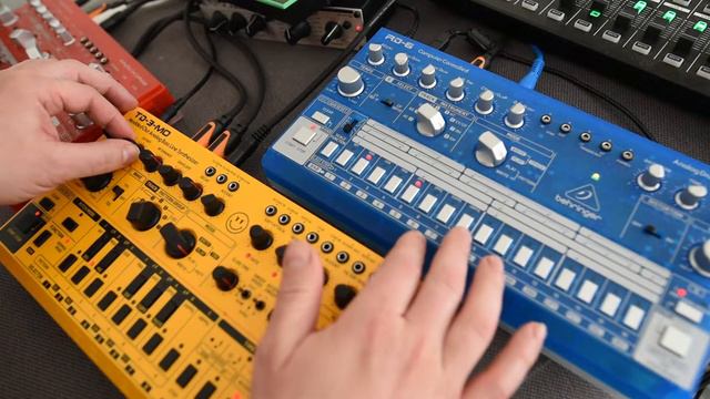 Behringer TD-3 MO test of FM Filter modulation jamming (Improvised) смотреть онлайн