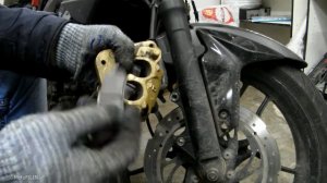 Замена передних колодок Bajaj NS200 / Баджадж НС200.Суппорт BYBRE.