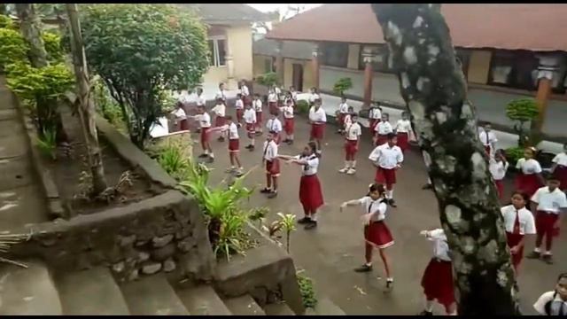 Ms. Eva Lin from Herbalife Nutrition Foundation (HNF) visited SDN 5 Besakih смотреть онлайн