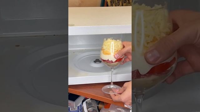 Самая быстрая и аппетитная пицца за 5 минут в микроволновке #рецепты #пицца #еда смотреть онлайн