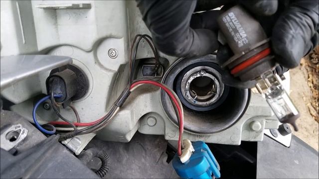 Chevy Cobalt Headlight Bulb Replacement 2005-2010 смотреть онлайн