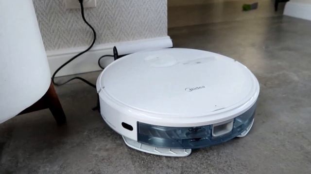 ?Бюджетный робот-пылесос для сухой и влажной уборки? MIDEA I5C