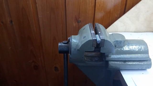 DEVICE FOR SHARPENING CHISELS AND PLANE KNIVES!
