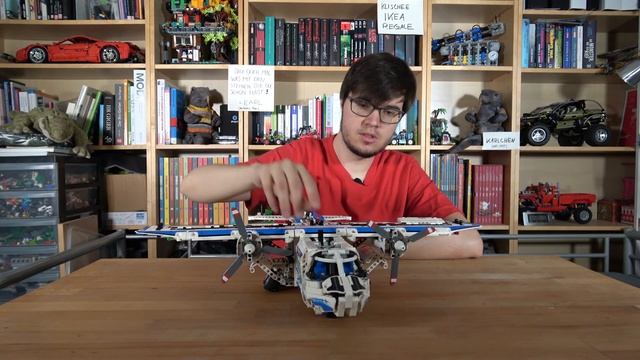 Ein motorisierter Youngtimer räumt mit der funktionslosen Flugzeug-Jugend auf - LEGO Technic 42025 смотреть онлайн