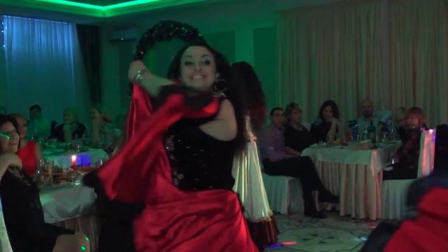 Циганский ансамбль Рома, ведущая Алина в ресторане Планета смотреть онлайн