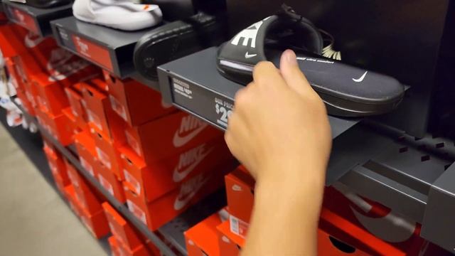 Ain't Been To Nike Outlet East LA In A While! смотреть онлайн