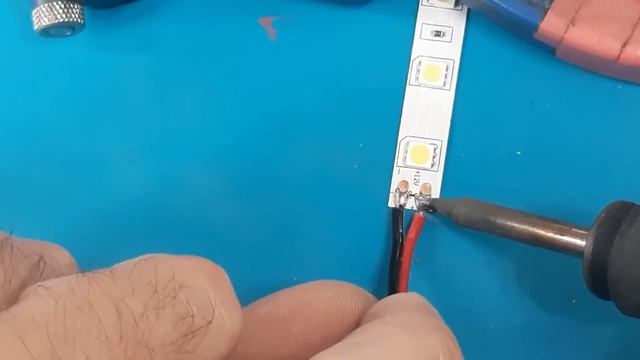 Riciclare un vecchio pannello TV LCD in un monitor Video sostituendo le lampade neon con strisce le смотреть онлайн